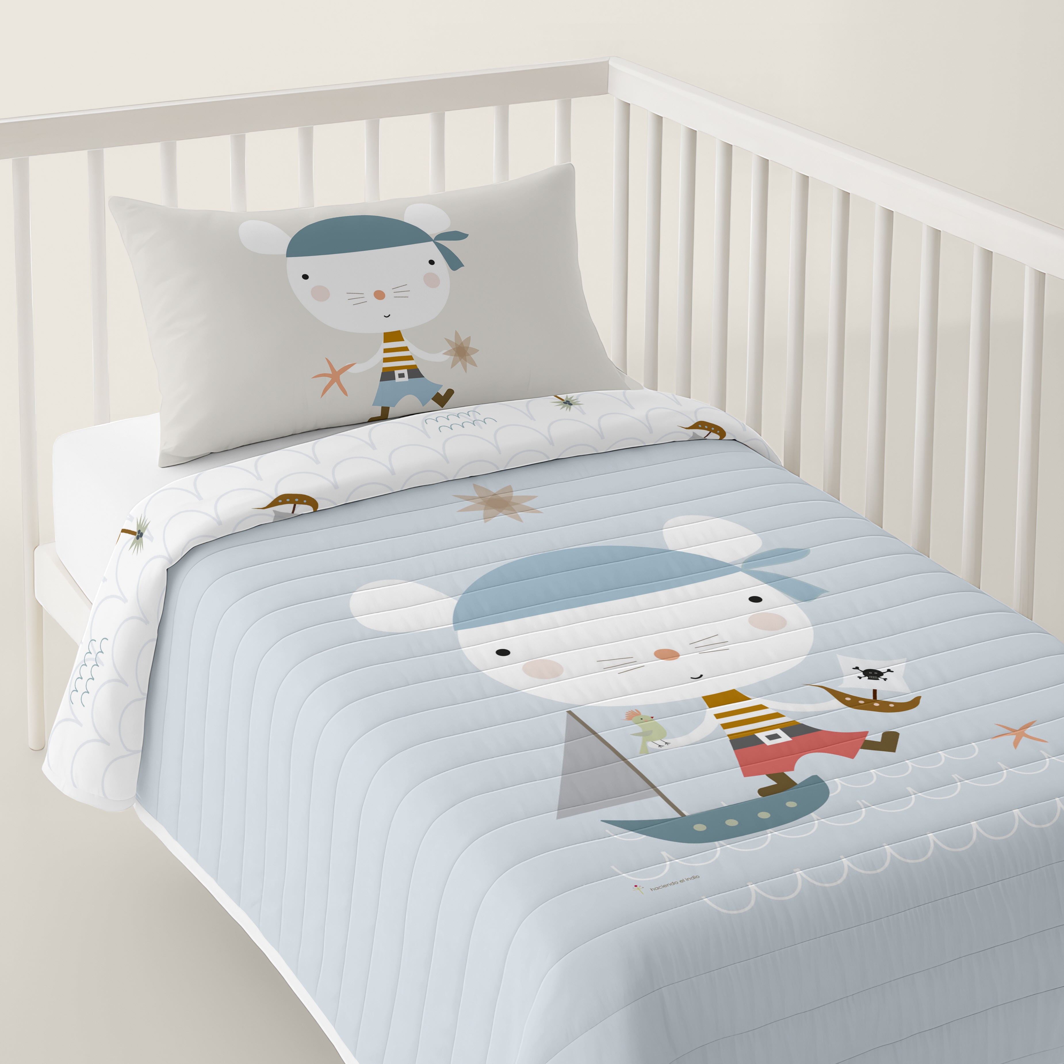 COLCHA BOUTI REVERSIBLE ESTAMPADA BEBÉ CUNA AVENTURA PIRATA 100% ALGODÓN