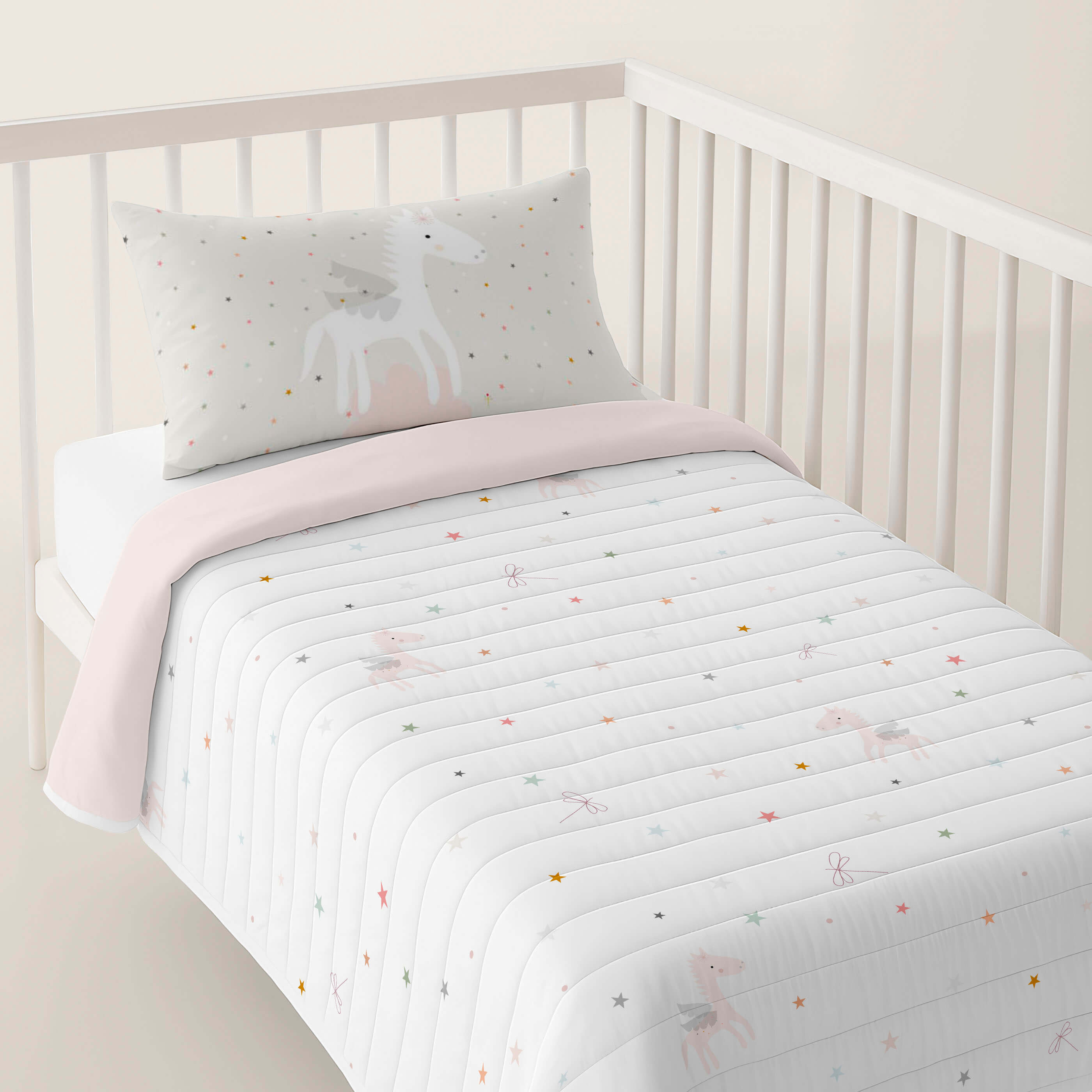 COLCHA BOUTI REVERSIBLE ESTAMPADA BEBÉ CUNA PEGASO MÁGICO 100% ALGODÓN