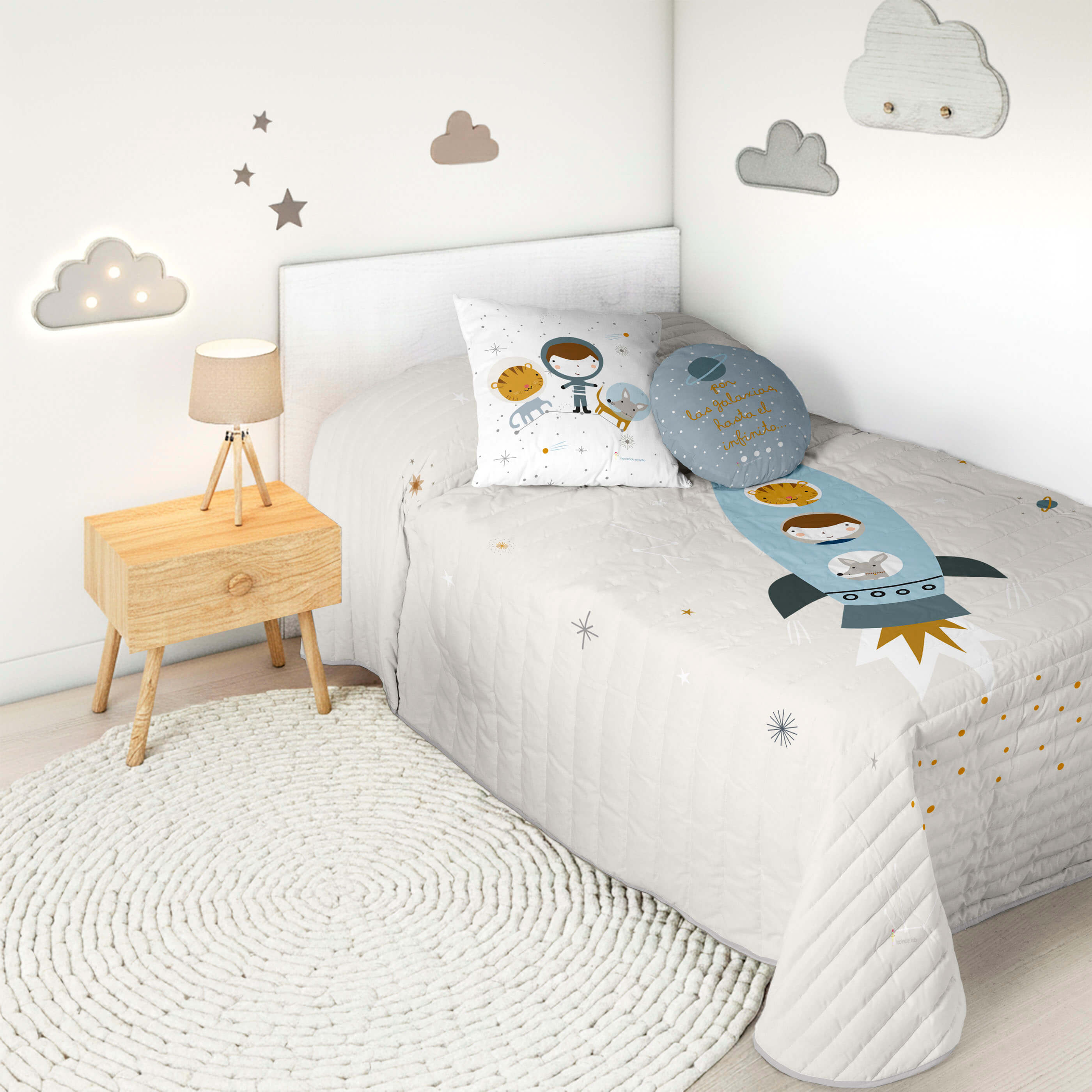 COLCHA BOUTI REVERSIBLE ESTAMPADA INFANTIL VIAJE ESPACIAL 100% ALGODÓN